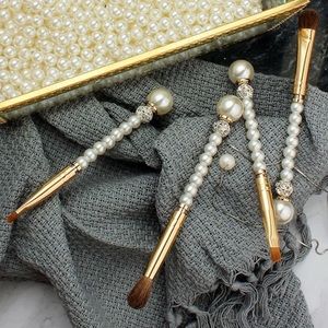 Pearl makeup brush set
